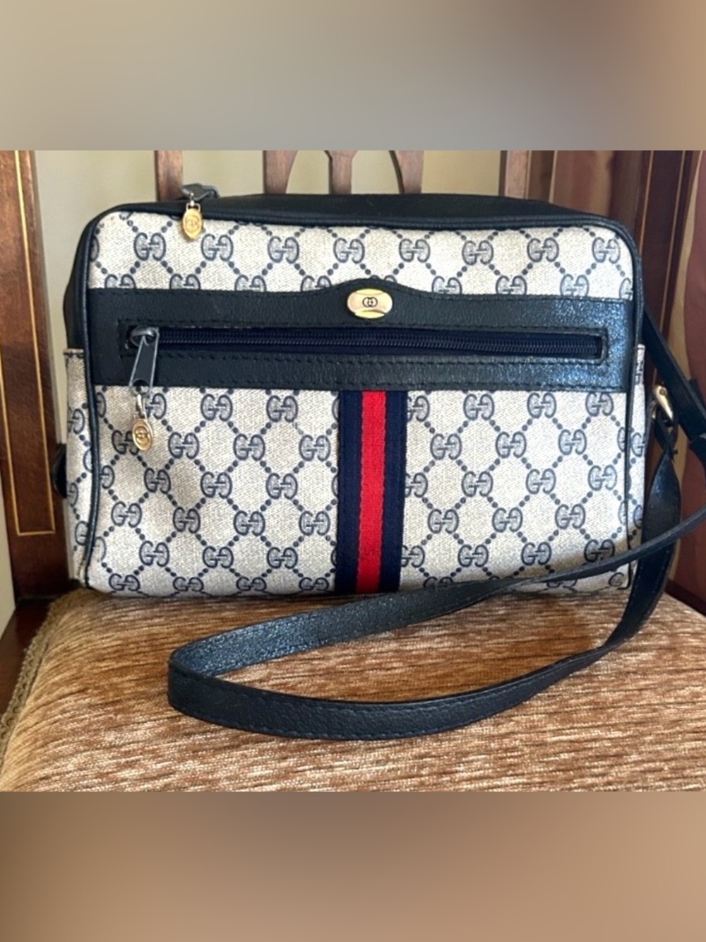 Authentic Vintage GUCCI Signature Ophidia  "GG" Crossbody Handbag
